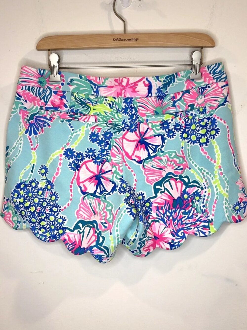 NWT Lilly Pulitzer Buttercup Knit Shorts Sz M Beach You To It 5" Scalloped Hem - Picture 2 of 10